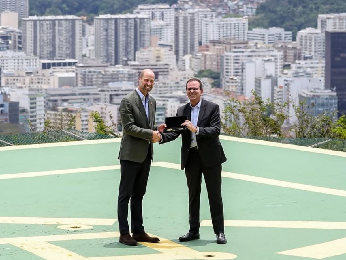 William sobe ao Pão de Açúcar e é recebido com as chaves da Cidade Maravilhosa